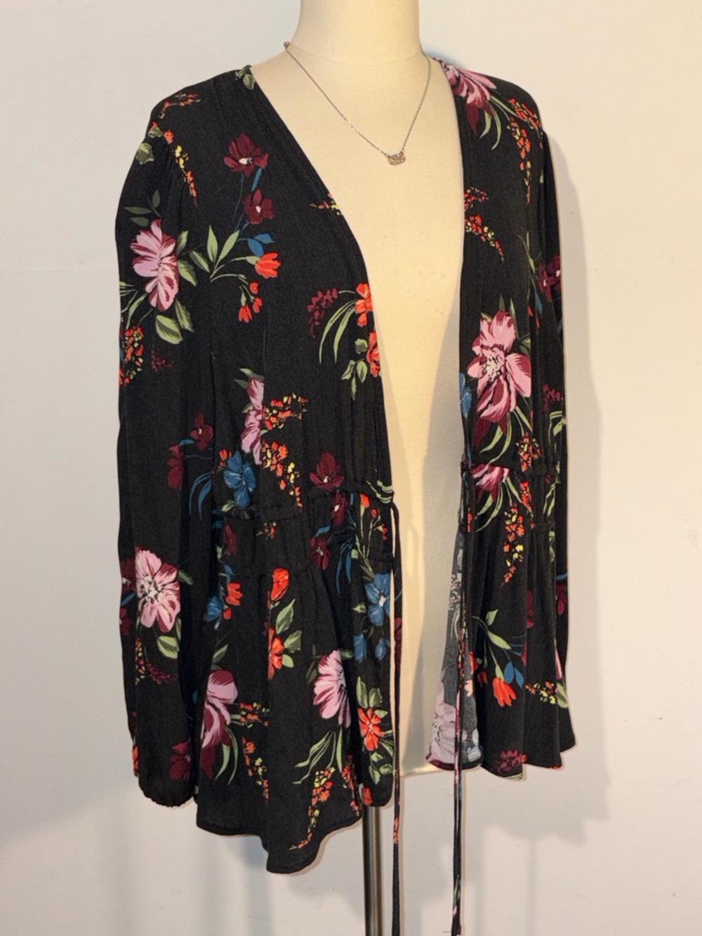 Torrid Black Floral Tie-Front Kimono Cardigan Size 0